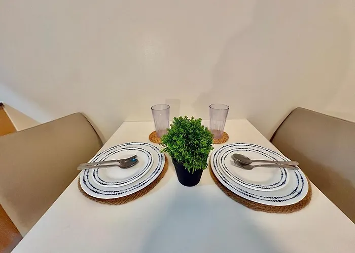 Apartment 1br At One Uptown Bgc Across Uptown Mall Manila