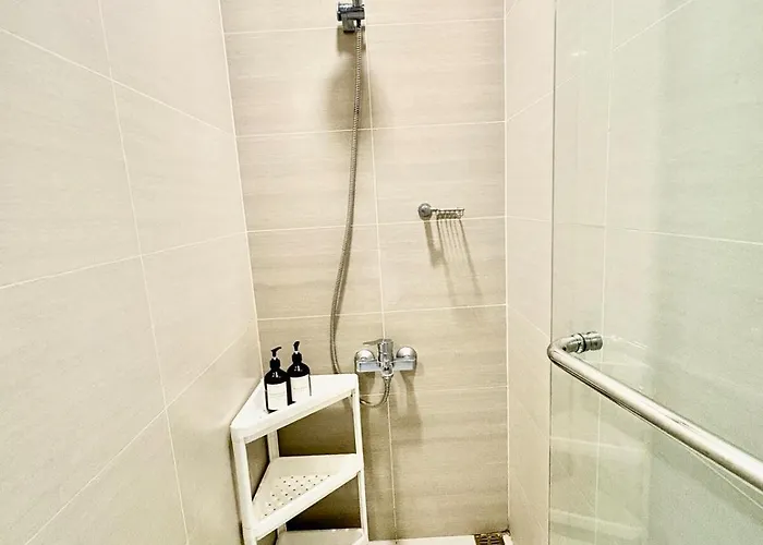 1br At One Uptown Bgc Across Uptown Mall