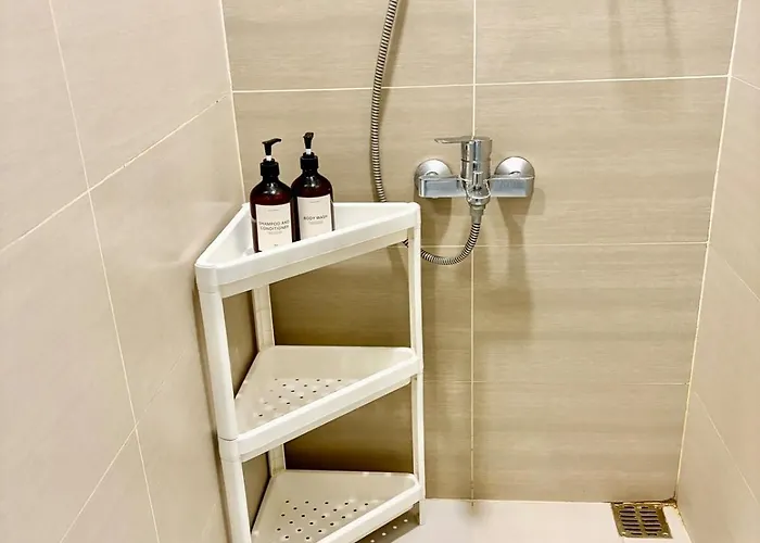Apartment 1br At One Uptown Bgc Across Uptown Mall Manila