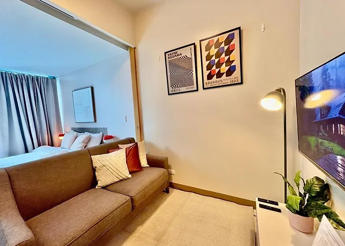 1br At One Uptown Bgc Across Uptown Mall Apartment