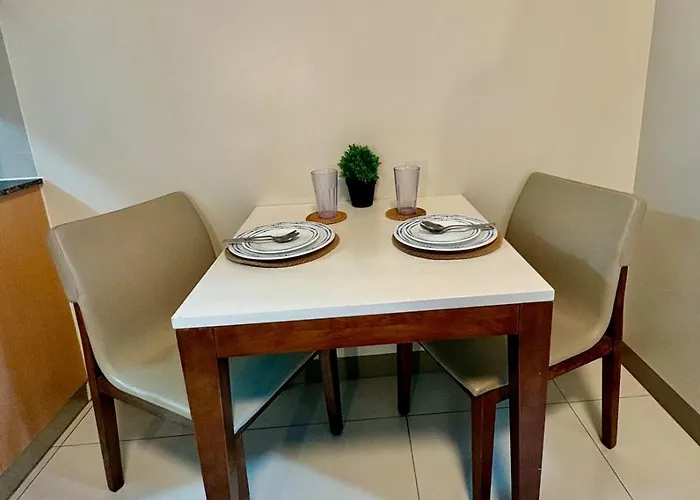1br At One Uptown Bgc Across Uptown Mall Apartment